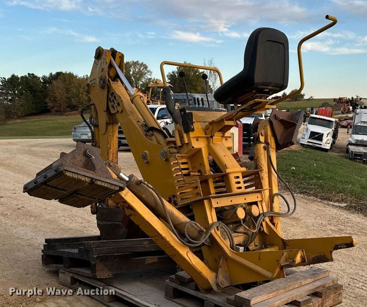 image for item EG6821 2008 Vermeer B930A backhoe attachment