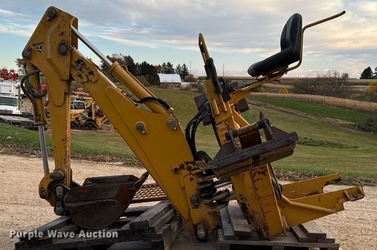 image for item EG6821 2008 Vermeer B930A backhoe attachment