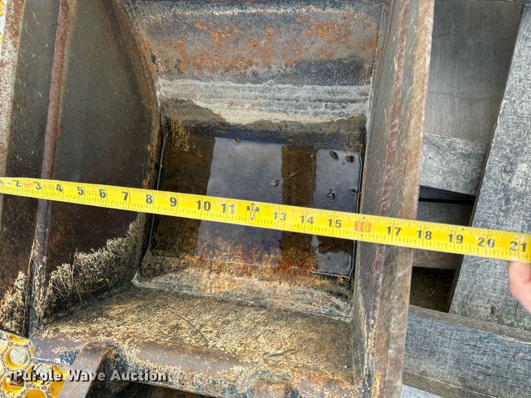 image for item EG6821 2008 Vermeer B930A backhoe attachment