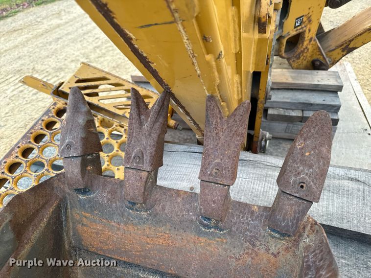 image for item EG6821 2008 Vermeer B930A backhoe attachment