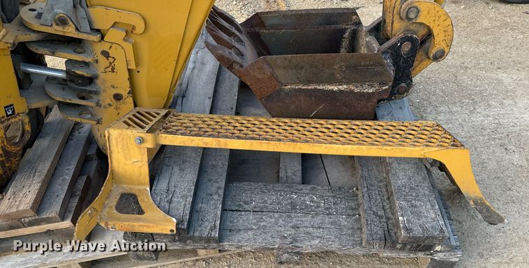 image for item EG6821 2008 Vermeer B930A backhoe attachment