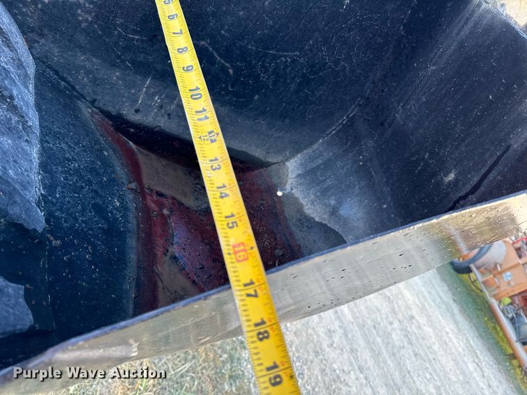 image for item EG6823 Case 760 rock saw