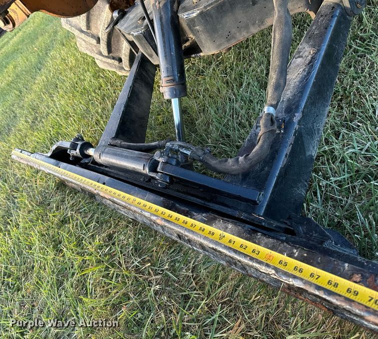 image for item EG6823 Case 760 rock saw