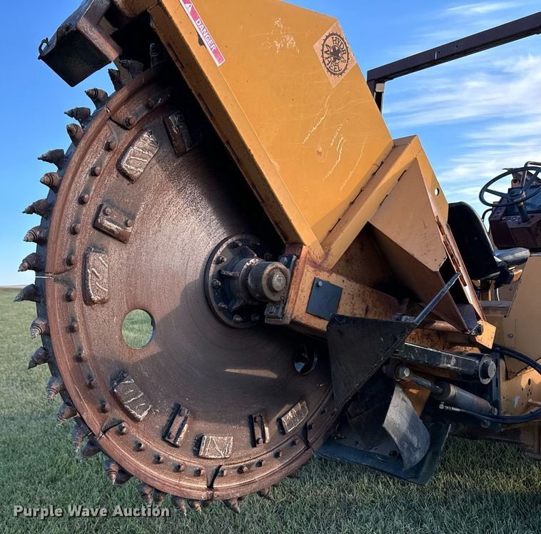 image for item EG6823 Case 760 rock saw