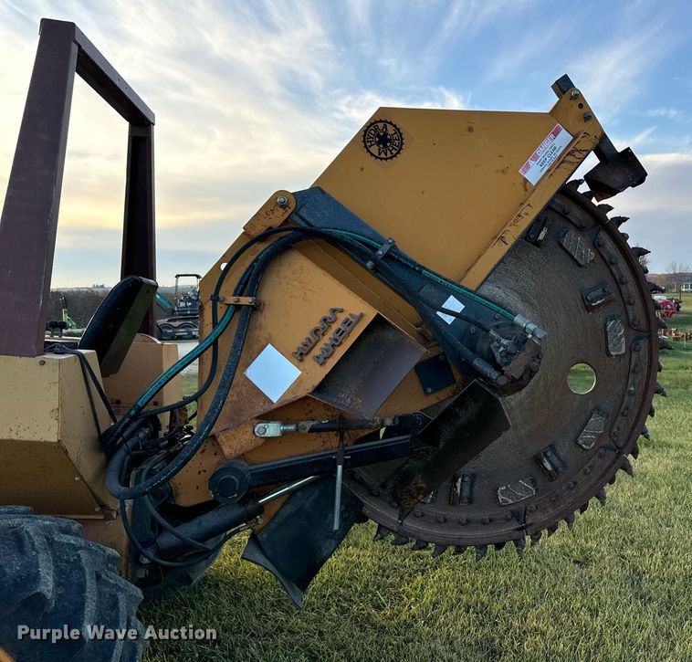 image for item EG6823 Case 760 rock saw