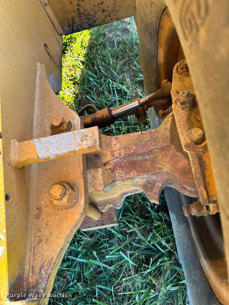 image for item EG6823 Case 760 rock saw