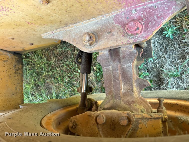 image for item EG6823 Case 760 rock saw