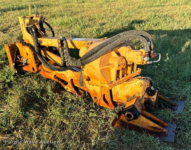 image for item EG6823 Case 760 rock saw