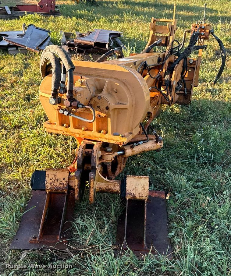 image for item EG6823 Case 760 rock saw