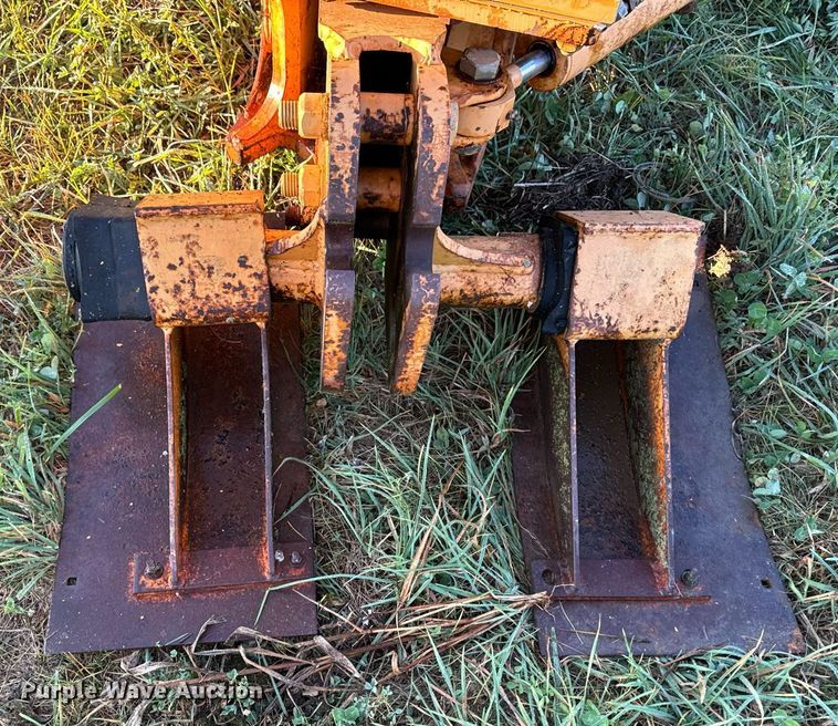 image for item EG6823 Case 760 rock saw