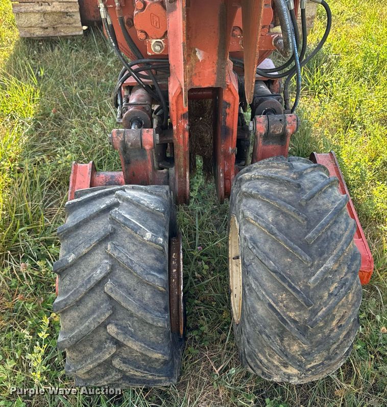 image for item EG6833 1993 Ditch Witch HT100JD cable plow