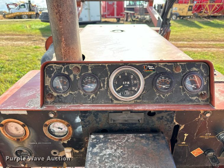 image for item EG6833 1993 Ditch Witch HT100JD cable plow