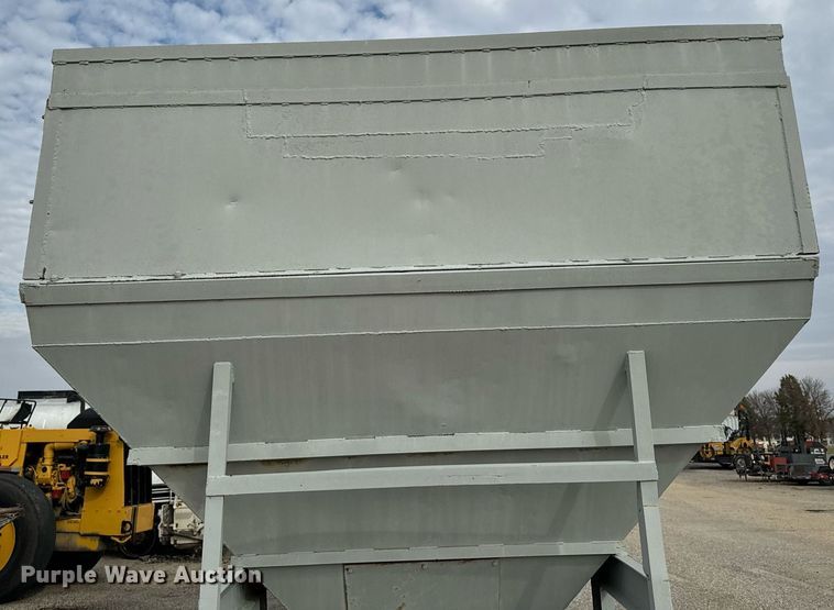image for item EG6840 surge bin trailer