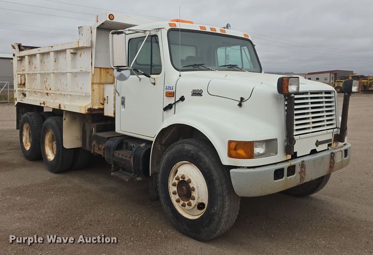 image for item EG9913 2001 International 4900 dump truck