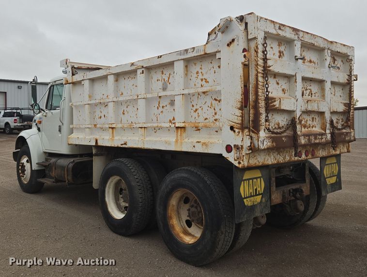 image for item EG9913 2001 International 4900 dump truck
