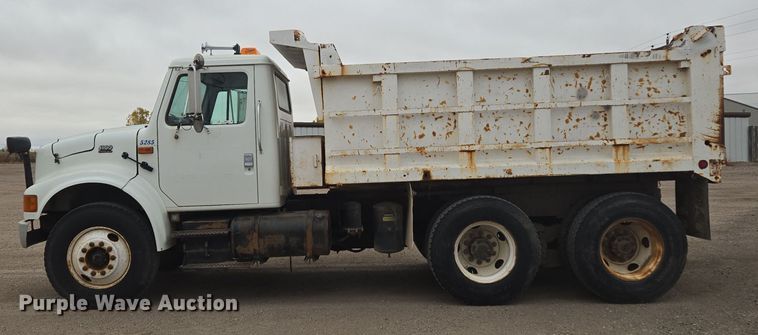 image for item EG9913 2001 International 4900 dump truck