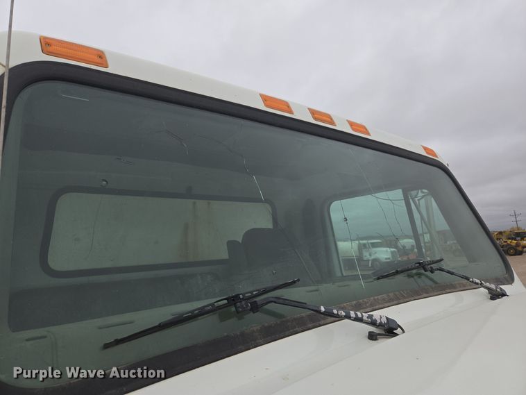 image for item EG9913 2001 International 4900 dump truck