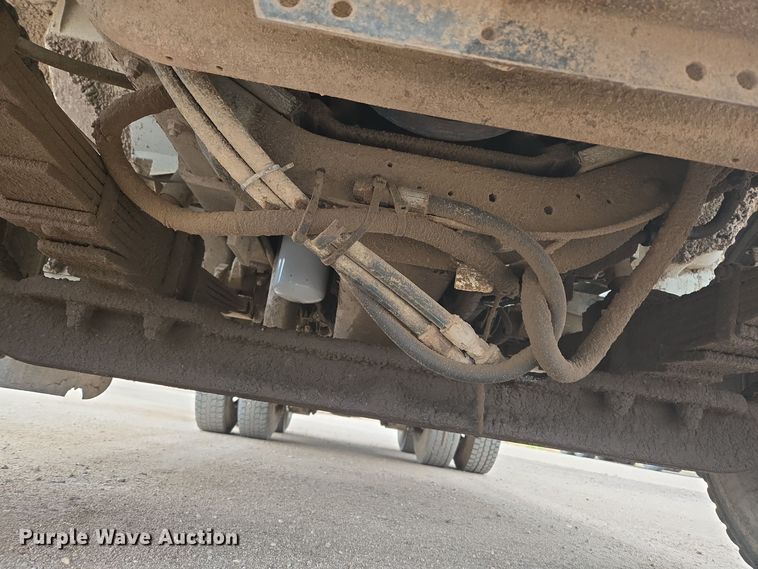 image for item EG9913 2001 International 4900 dump truck