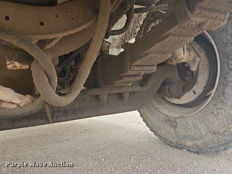 image for item EG9913 2001 International 4900 dump truck