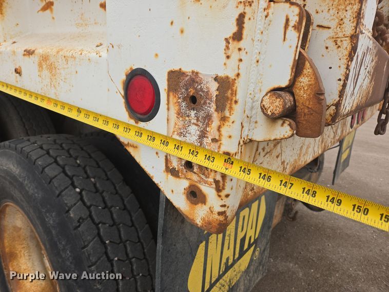 image for item EG9913 2001 International 4900 dump truck