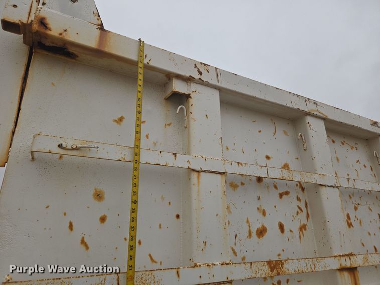 image for item EG9913 2001 International 4900 dump truck