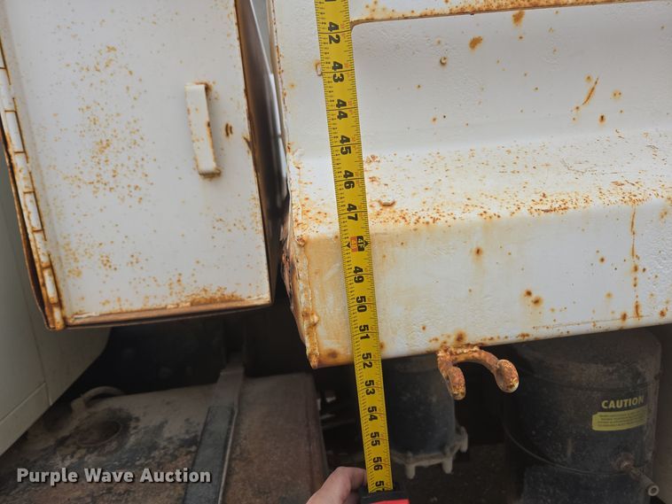 image for item EG9913 2001 International 4900 dump truck