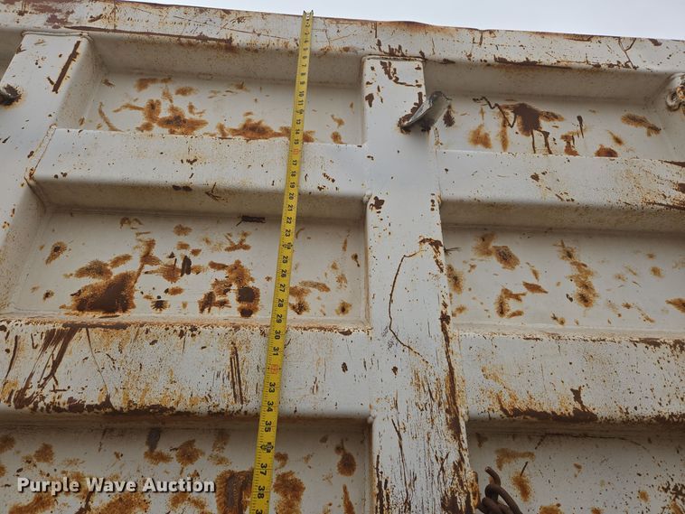 image for item EG9913 2001 International 4900 dump truck