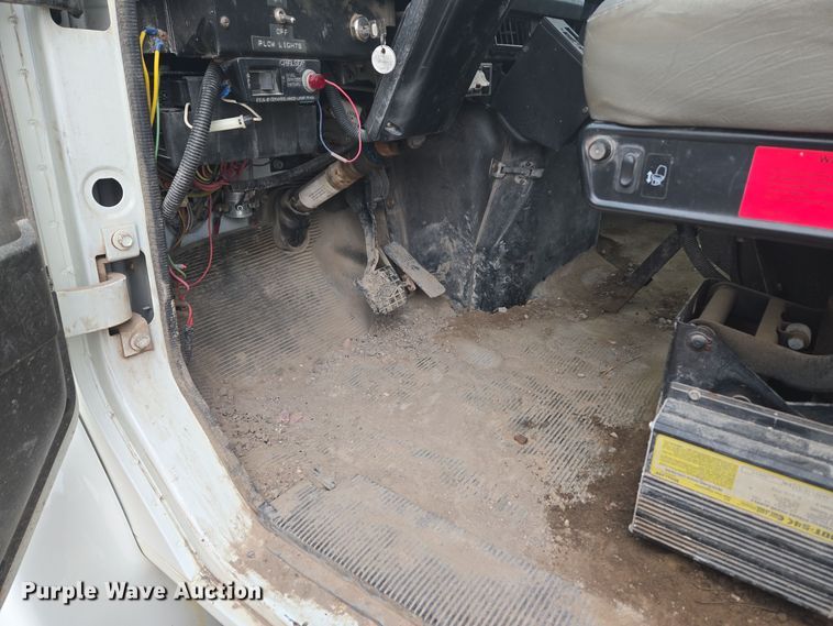 image for item EG9913 2001 International 4900 dump truck