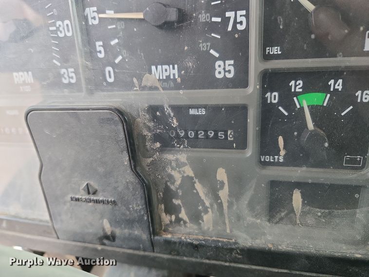 image for item EG9913 2001 International 4900 dump truck