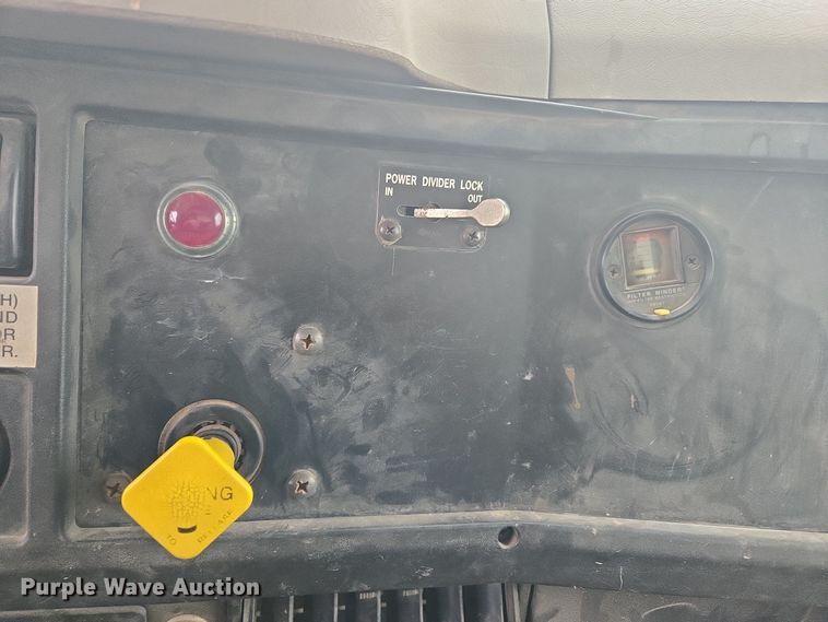 image for item EG9913 2001 International 4900 dump truck