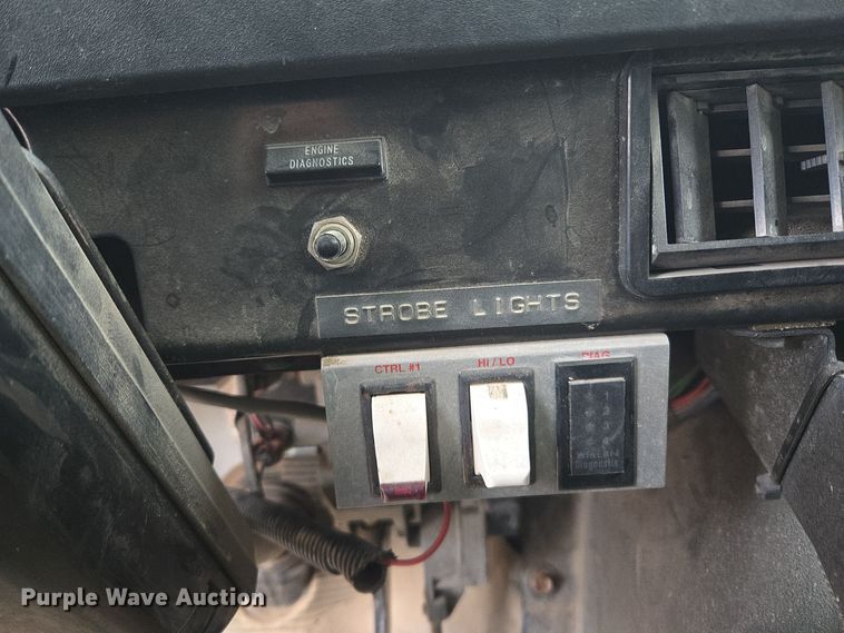 image for item EG9913 2001 International 4900 dump truck