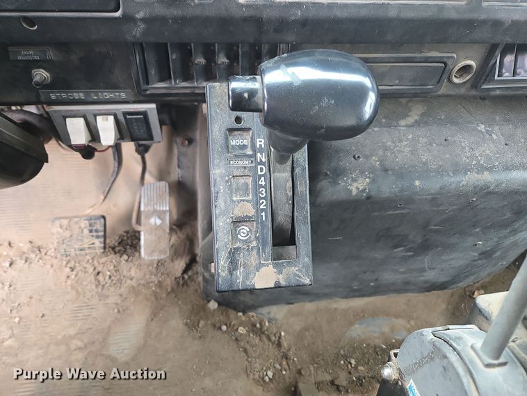 image for item EG9913 2001 International 4900 dump truck