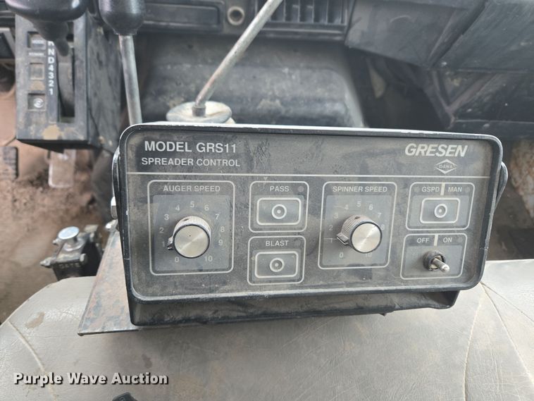 image for item EG9913 2001 International 4900 dump truck