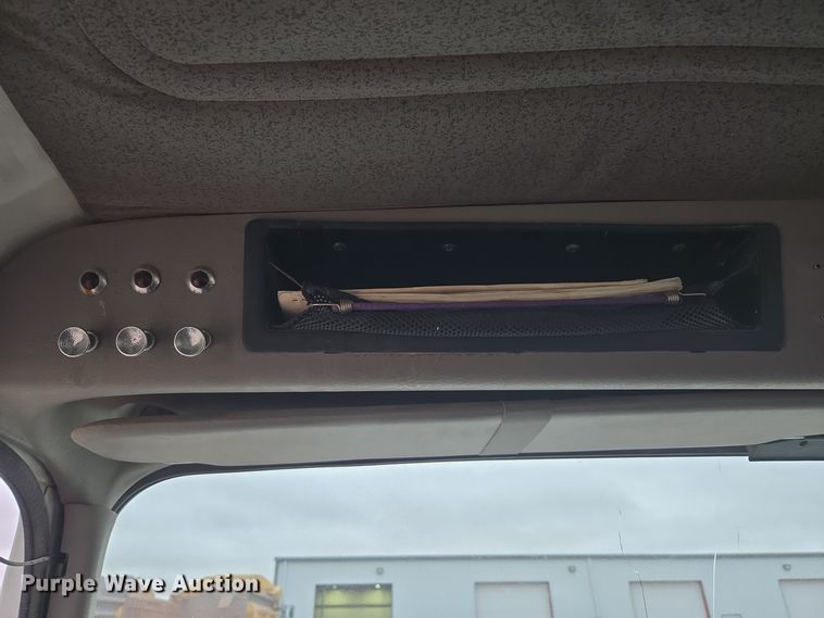 image for item EG9913 2001 International 4900 dump truck