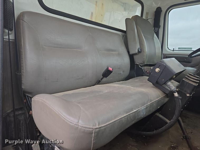 image for item EG9913 2001 International 4900 dump truck