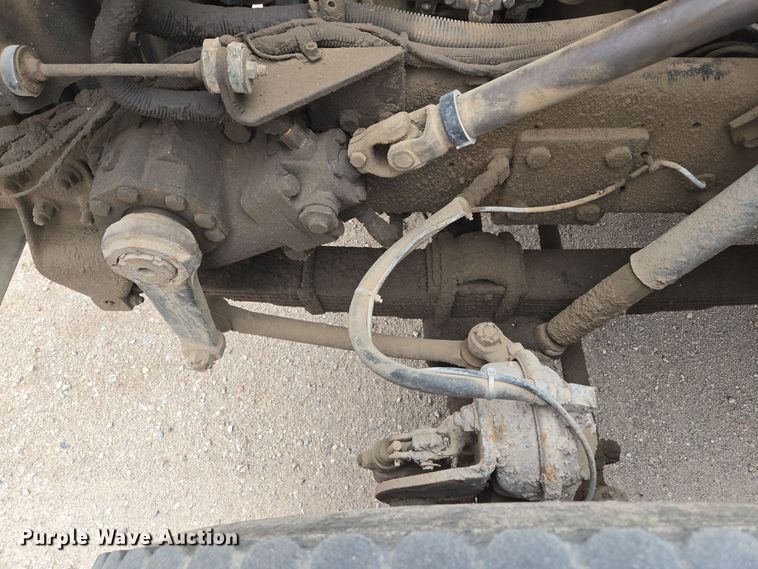 image for item EG9913 2001 International 4900 dump truck