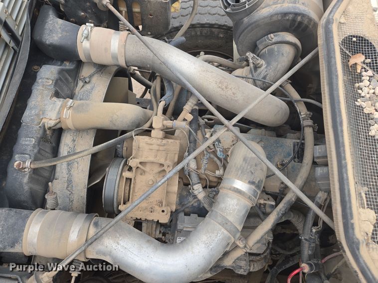 image for item EG9913 2001 International 4900 dump truck