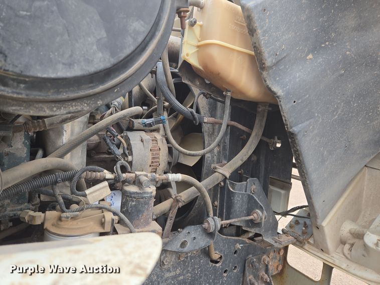 image for item EG9913 2001 International 4900 dump truck