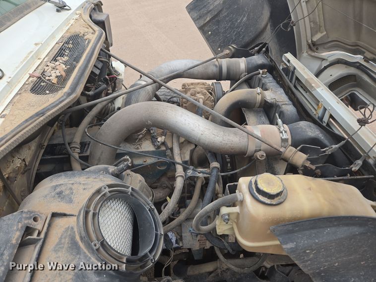 image for item EG9913 2001 International 4900 dump truck