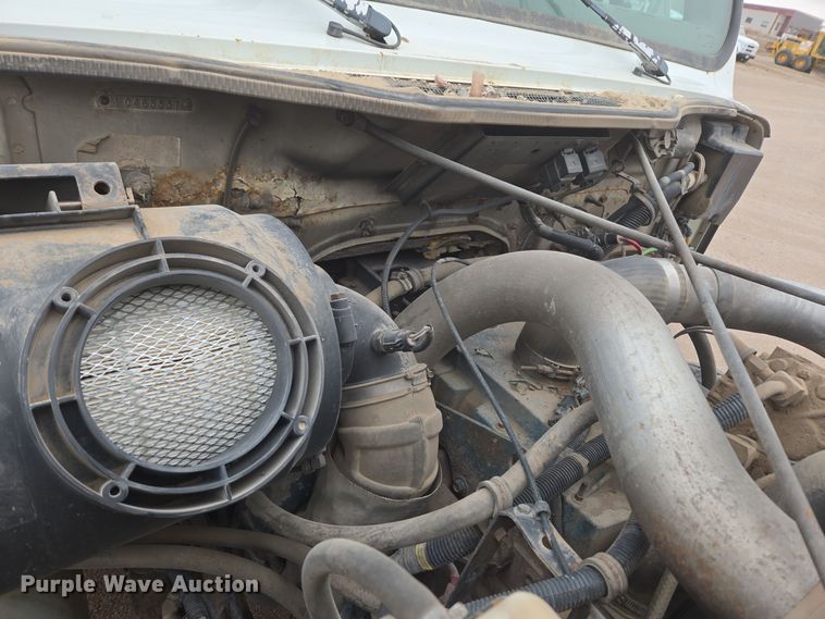 image for item EG9913 2001 International 4900 dump truck