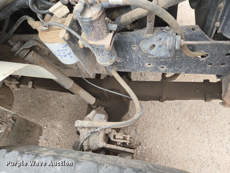 image for item EG9913 2001 International 4900 dump truck