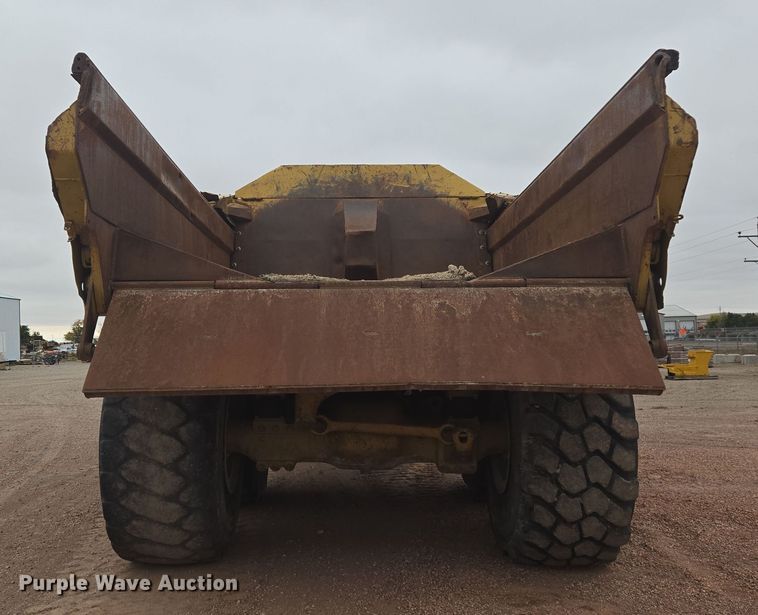 image for item EG9916 2001 Caterpillar D400E Series II haul truck