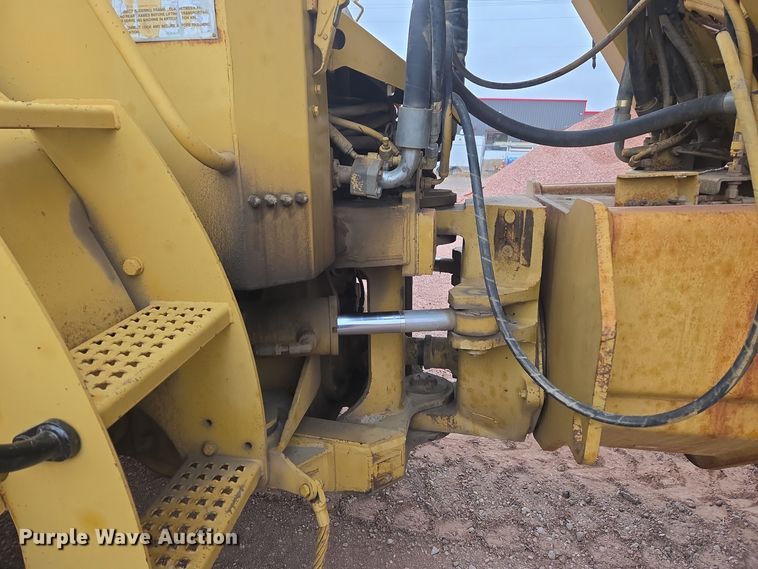 image for item EG9916 2001 Caterpillar D400E Series II haul truck