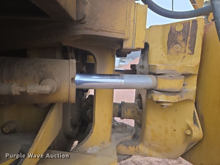 image for item EG9916 2001 Caterpillar D400E Series II haul truck