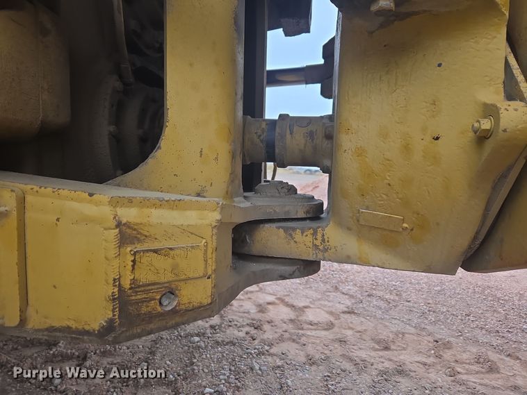 image for item EG9916 2001 Caterpillar D400E Series II haul truck