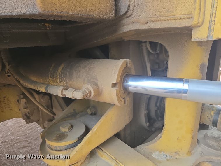 image for item EG9916 2001 Caterpillar D400E Series II haul truck