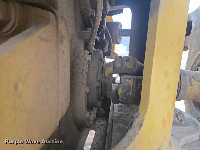 image for item EG9916 2001 Caterpillar D400E Series II haul truck