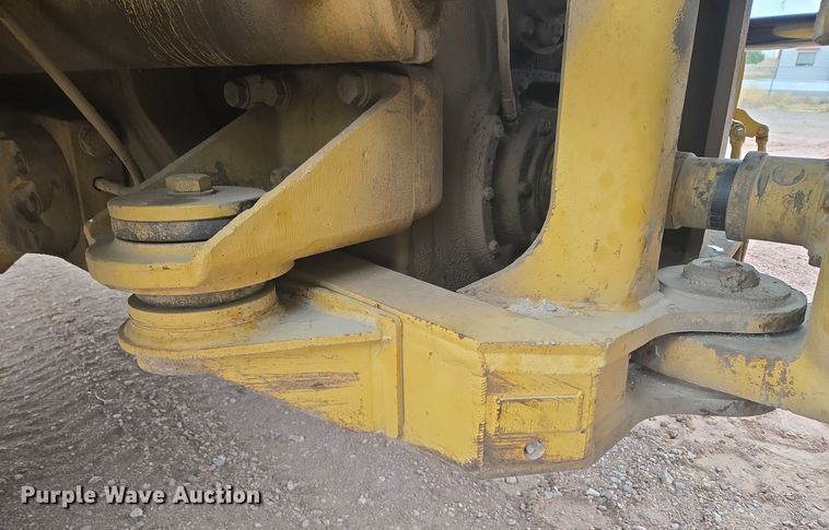 image for item EG9916 2001 Caterpillar D400E Series II haul truck