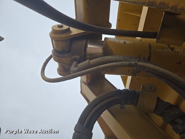 image for item EG9916 2001 Caterpillar D400E Series II haul truck