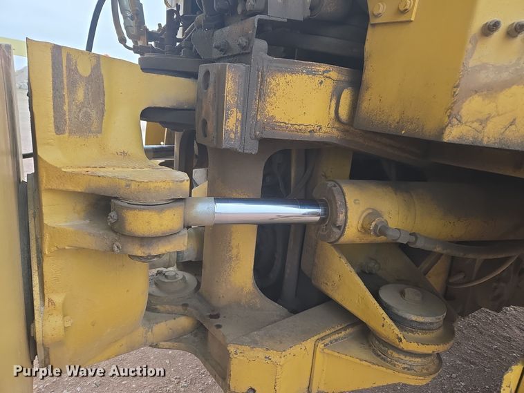 image for item EG9916 2001 Caterpillar D400E Series II haul truck